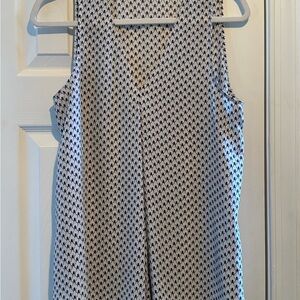 Vince Camuto Women’s Black and White Sleeveless Top Pleated V Neck Size Small